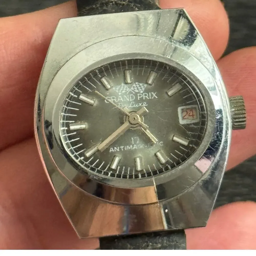 Grand Prix Deluxe‎ 17 Antimagnetic Silver Tone Wristwatch Stainless Steel Back